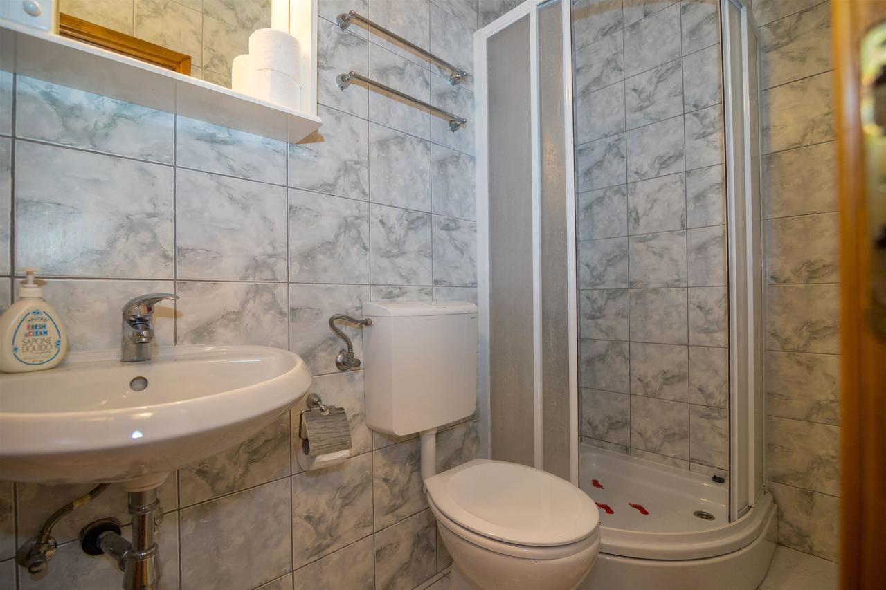 Apartment And Rooms Ruza Трогир Экстерьер фото